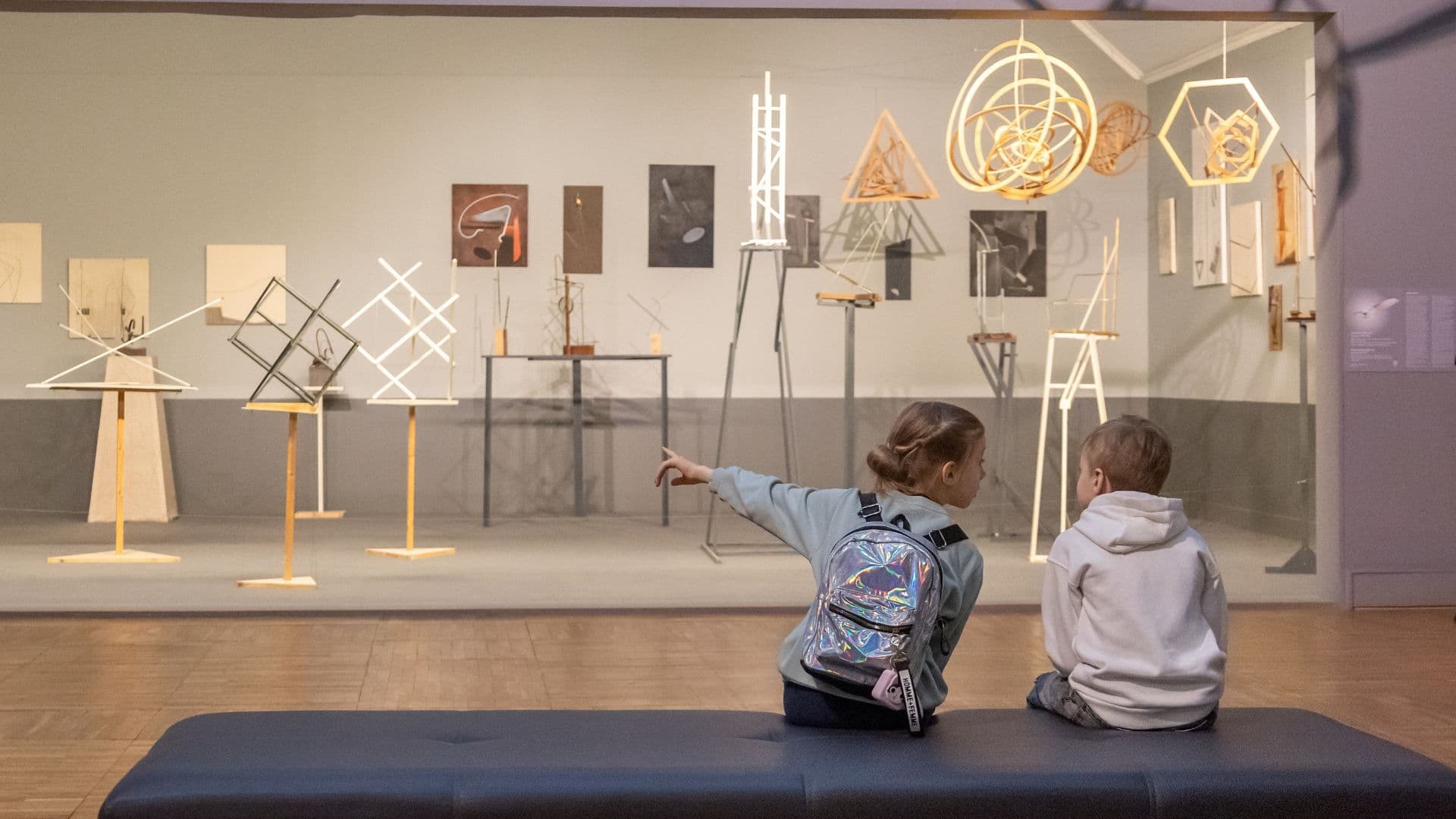 kidsinmuseum.jpg.jpg